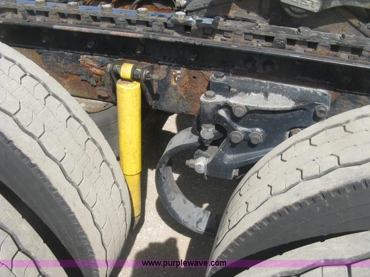 image for item J2766 2008 Kenworth T660 semi truck