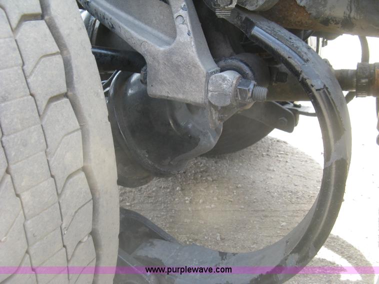 image for item J2766 2008 Kenworth T660 semi truck