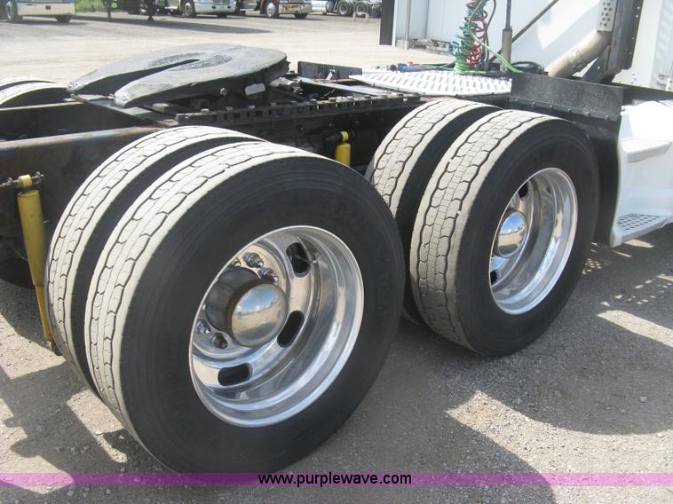 image for item J2766 2008 Kenworth T660 semi truck