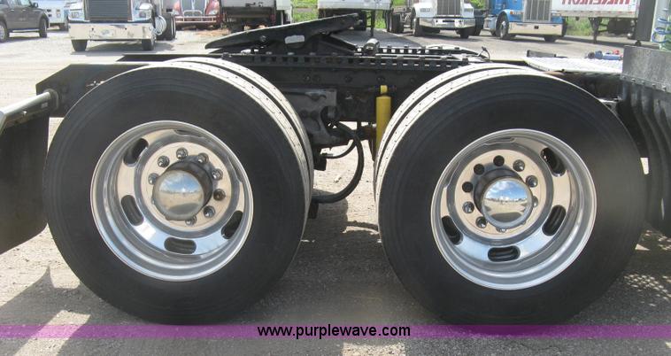 image for item J2766 2008 Kenworth T660 semi truck