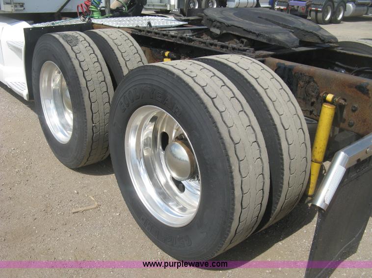 image for item J2766 2008 Kenworth T660 semi truck