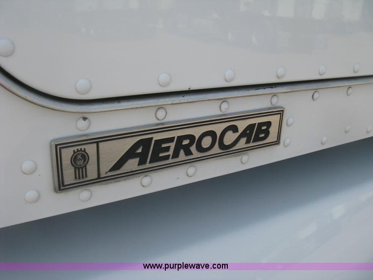 image for item J2766 2008 Kenworth T660 semi truck