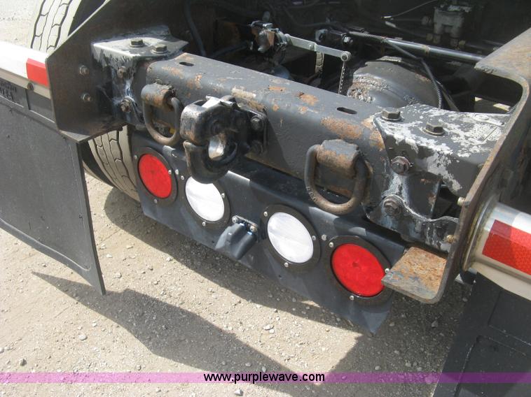 image for item J2766 2008 Kenworth T660 semi truck