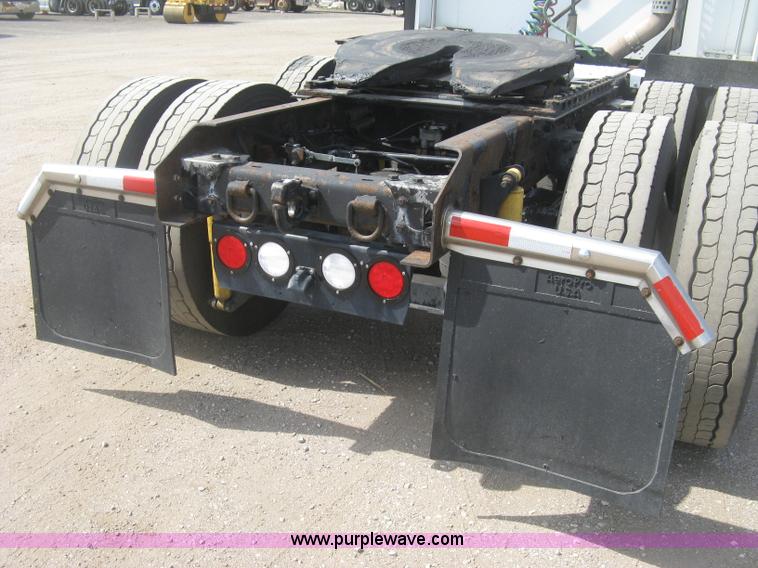 image for item J2766 2008 Kenworth T660 semi truck