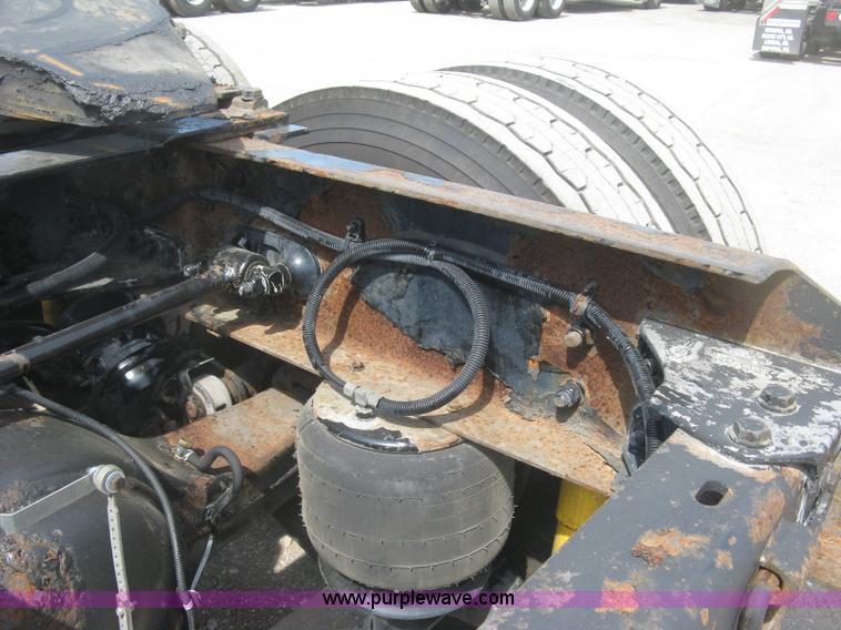 image for item J2766 2008 Kenworth T660 semi truck