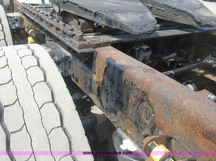 image for item J2766 2008 Kenworth T660 semi truck