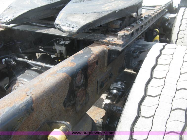 image for item J2766 2008 Kenworth T660 semi truck