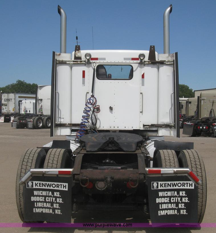 image for item J2767 2004 Kenworth T800 semi truck