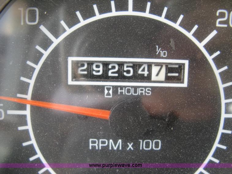 image for item J2767 2004 Kenworth T800 semi truck