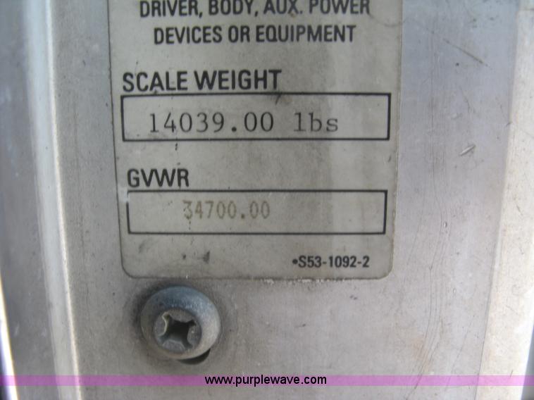 image for item J2767 2004 Kenworth T800 semi truck