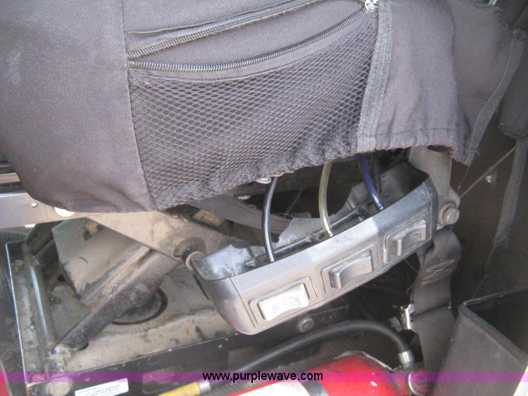 image for item J2767 2004 Kenworth T800 semi truck