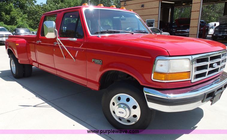 image for item J4031 1996 Ford F350 XLT Crew Cab pickup truck