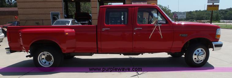 image for item J4031 1996 Ford F350 XLT Crew Cab pickup truck