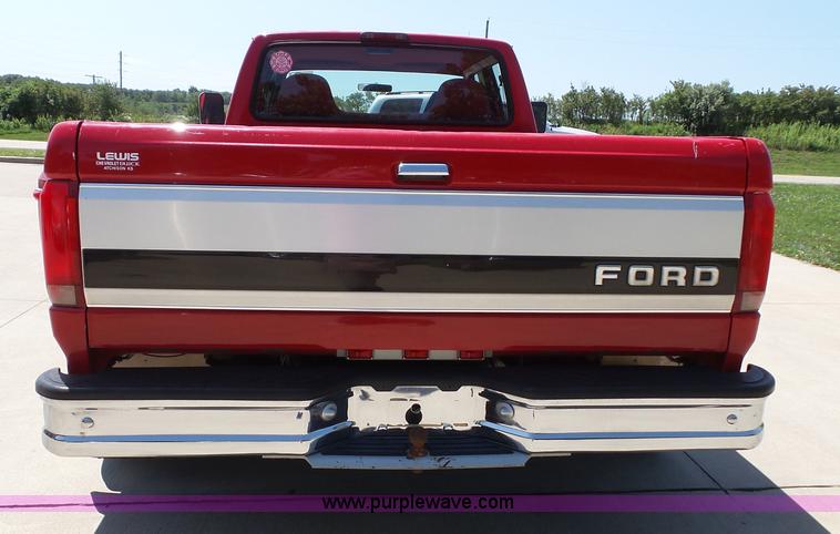 image for item J4031 1996 Ford F350 XLT Crew Cab pickup truck