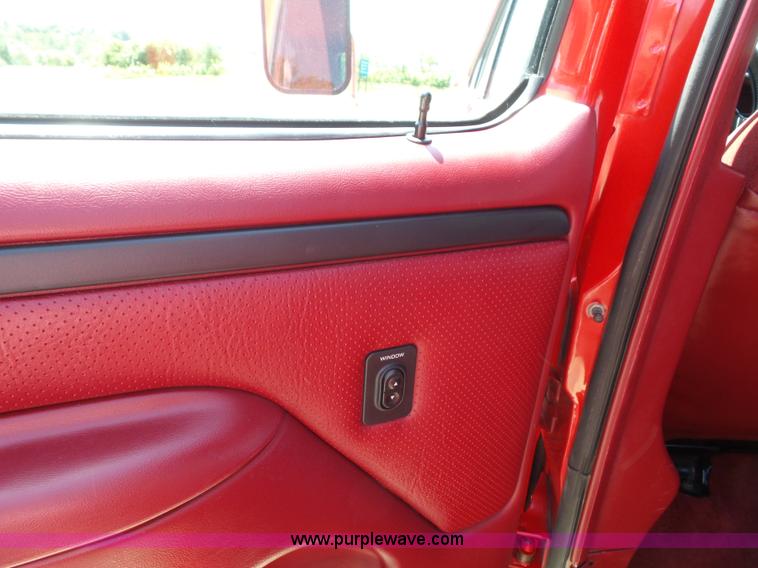 image for item J4031 1996 Ford F350 XLT Crew Cab pickup truck