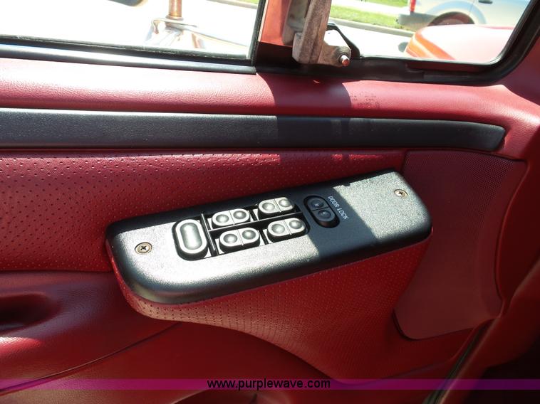 image for item J4031 1996 Ford F350 XLT Crew Cab pickup truck