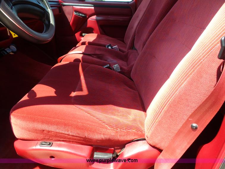 image for item J4031 1996 Ford F350 XLT Crew Cab pickup truck