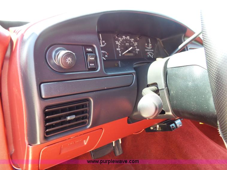 image for item J4031 1996 Ford F350 XLT Crew Cab pickup truck