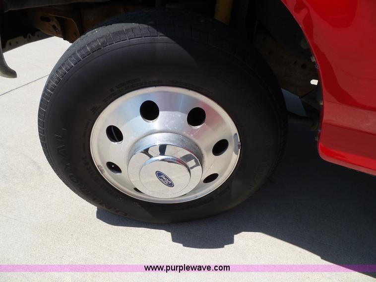 image for item J4031 1996 Ford F350 XLT Crew Cab pickup truck