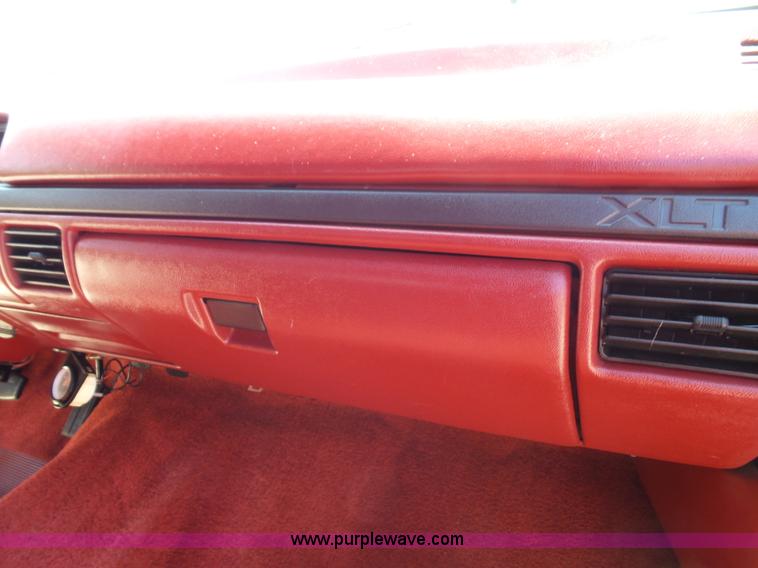 image for item J4031 1996 Ford F350 XLT Crew Cab pickup truck