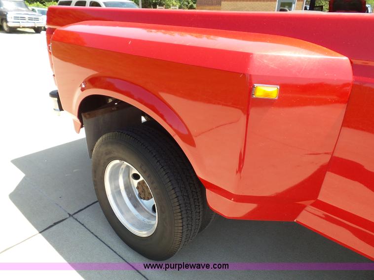 image for item J4031 1996 Ford F350 XLT Crew Cab pickup truck
