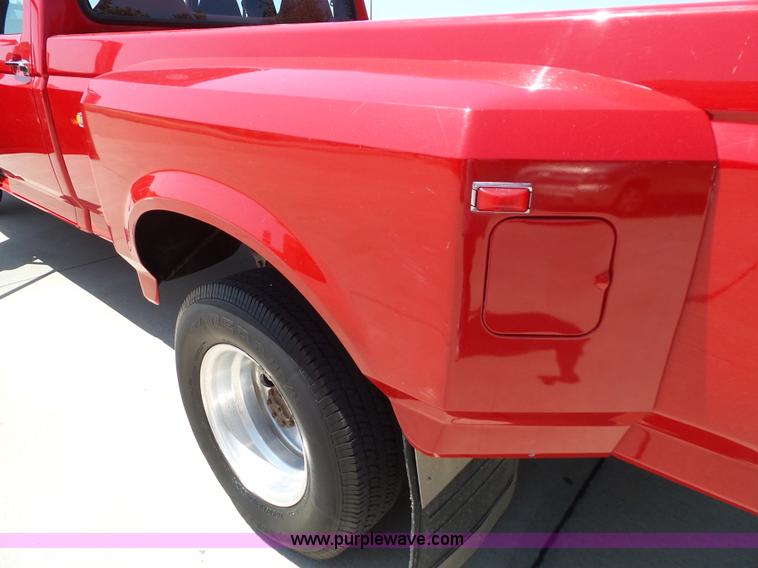 image for item J4031 1996 Ford F350 XLT Crew Cab pickup truck