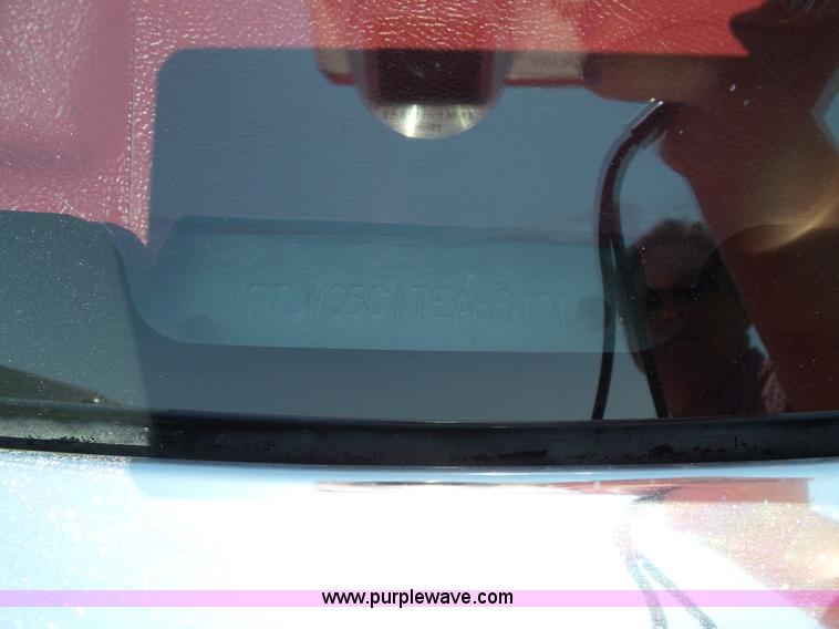 image for item J4031 1996 Ford F350 XLT Crew Cab pickup truck