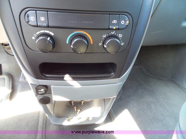 image for item J4824 2006 Dodge Grand Caravan