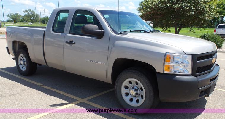 image for item J4826 2009 Chevrolet Silverado 1500 Ext. Cab pickup truck