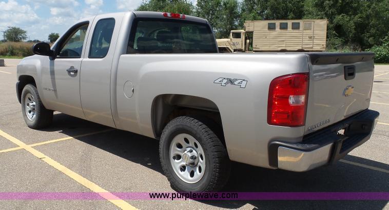 image for item J4826 2009 Chevrolet Silverado 1500 Ext. Cab pickup truck