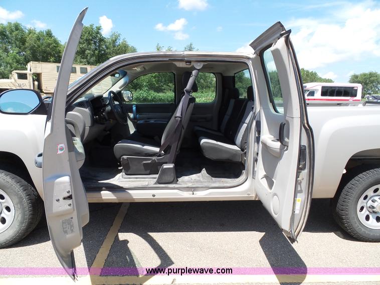 image for item J4826 2009 Chevrolet Silverado 1500 Ext. Cab pickup truck