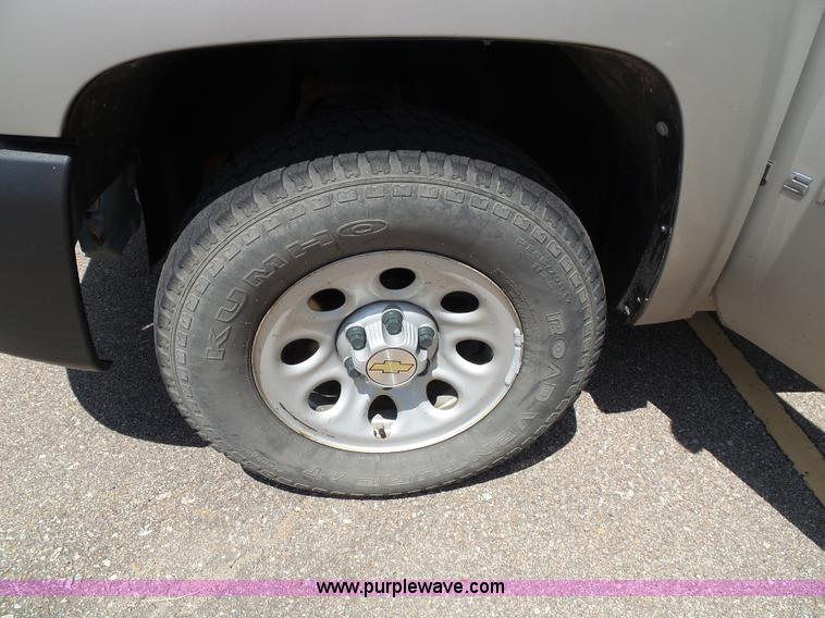 image for item J4826 2009 Chevrolet Silverado 1500 Ext. Cab pickup truck