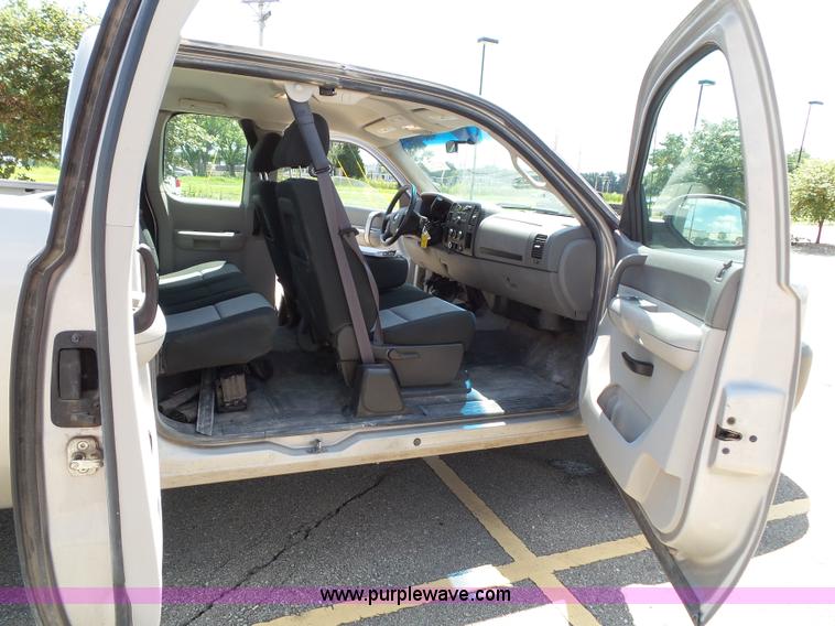 image for item J4826 2009 Chevrolet Silverado 1500 Ext. Cab pickup truck