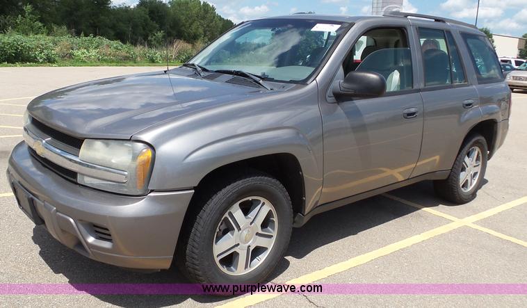 image for item J4827 2005 Chevrolet TrailBlazer LS SUV