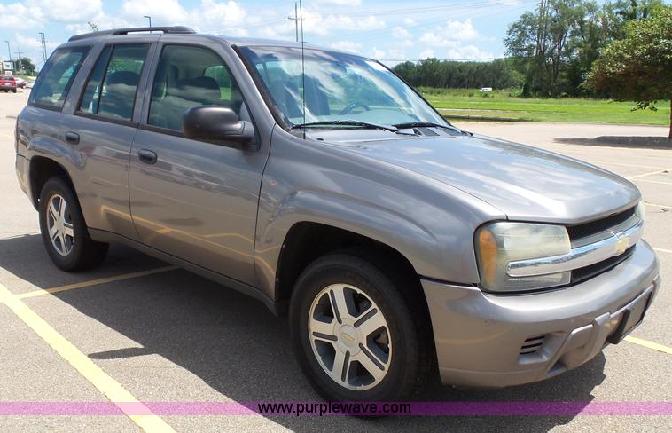 image for item J4827 2005 Chevrolet TrailBlazer LS SUV