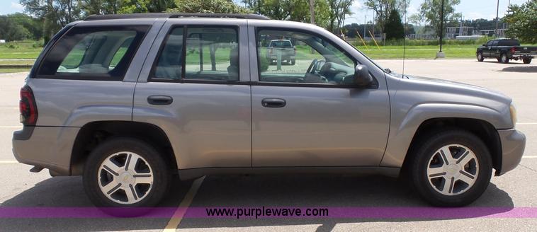 image for item J4827 2005 Chevrolet TrailBlazer LS SUV