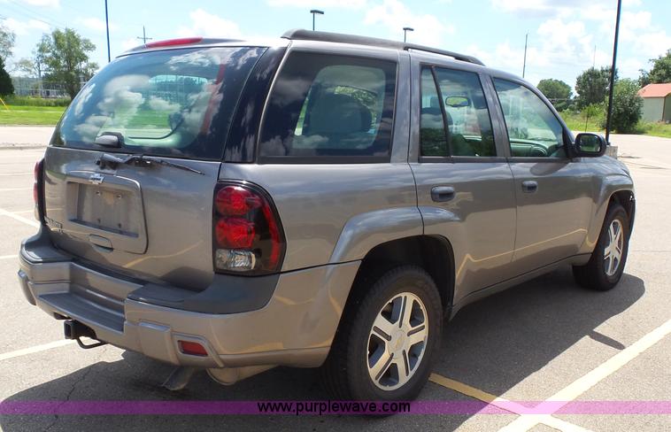 image for item J4827 2005 Chevrolet TrailBlazer LS SUV