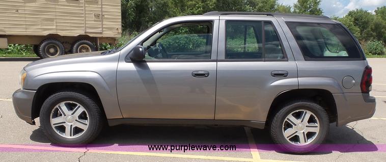 image for item J4827 2005 Chevrolet TrailBlazer LS SUV