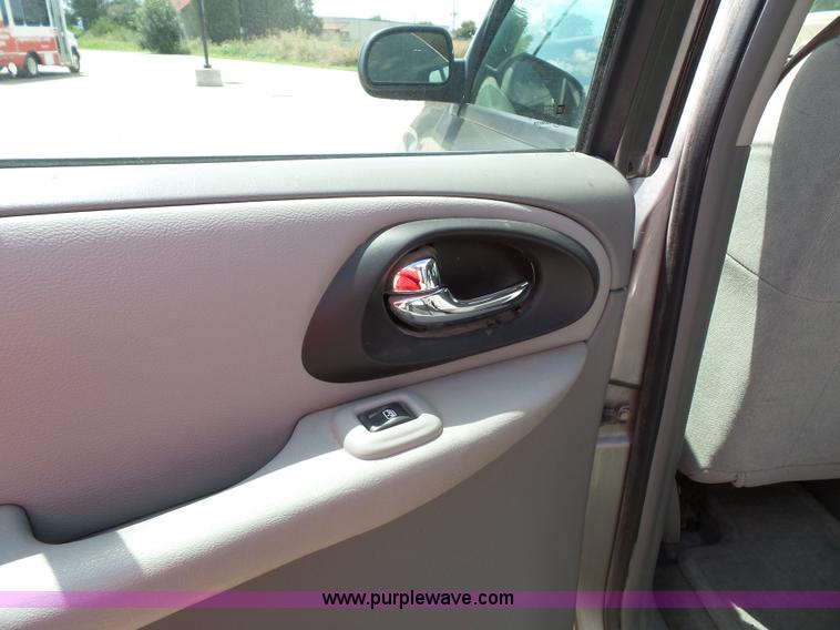 image for item J4827 2005 Chevrolet TrailBlazer LS SUV