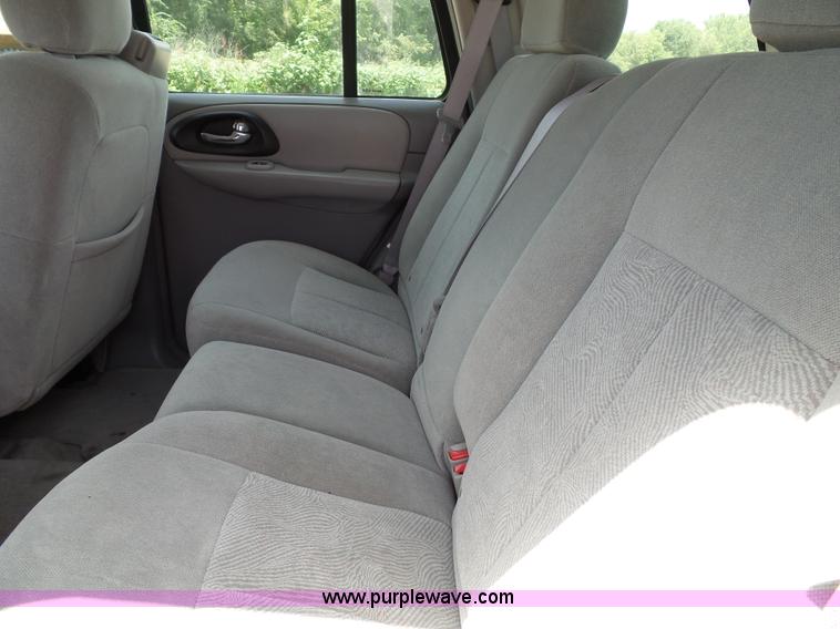 image for item J4827 2005 Chevrolet TrailBlazer LS SUV