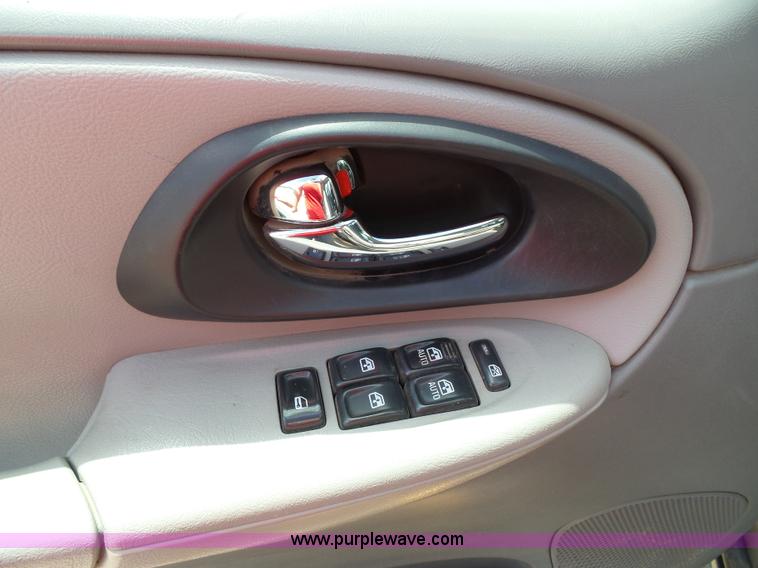 image for item J4827 2005 Chevrolet TrailBlazer LS SUV