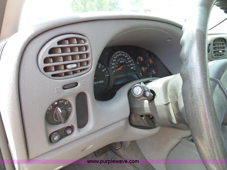 image for item J4827 2005 Chevrolet TrailBlazer LS SUV