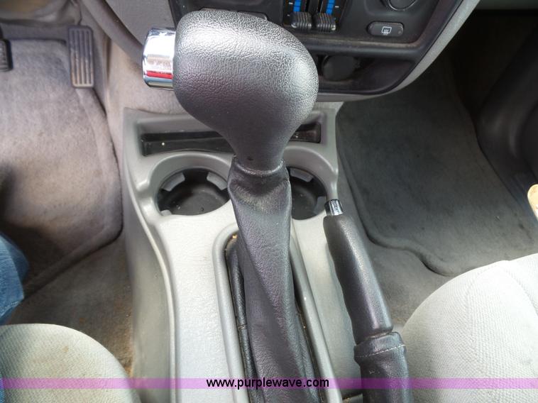 image for item J4827 2005 Chevrolet TrailBlazer LS SUV