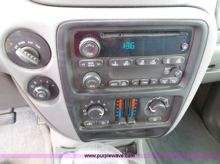 image for item J4827 2005 Chevrolet TrailBlazer LS SUV