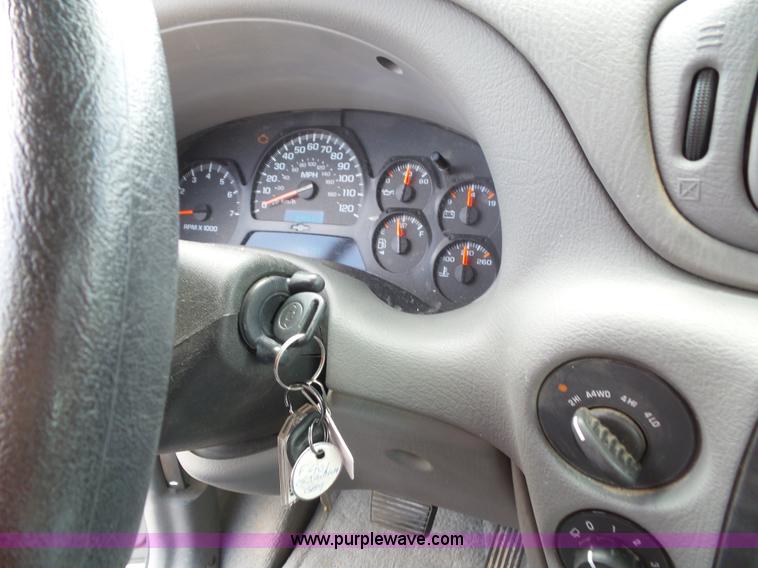 image for item J4827 2005 Chevrolet TrailBlazer LS SUV