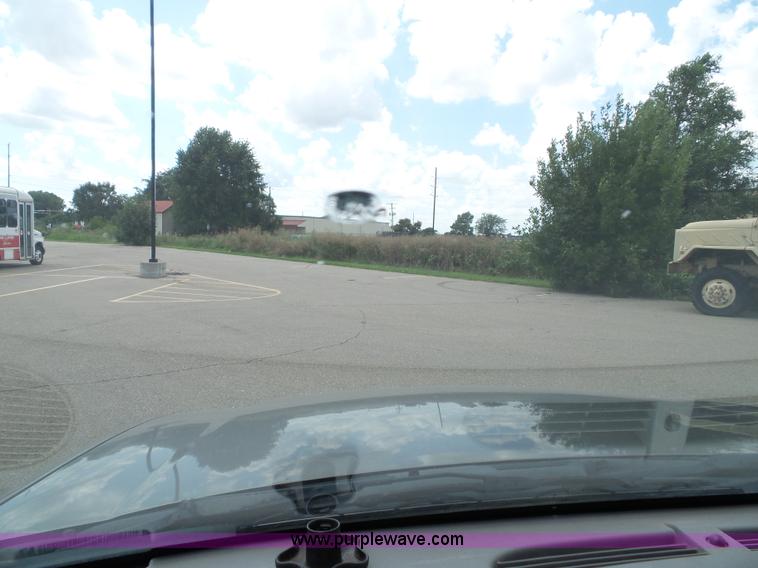 image for item J4827 2005 Chevrolet TrailBlazer LS SUV