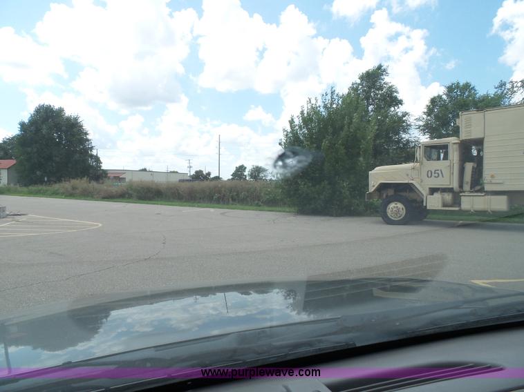 image for item J4827 2005 Chevrolet TrailBlazer LS SUV