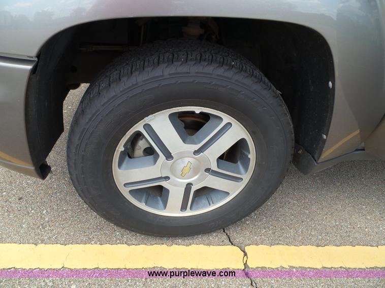 image for item J4827 2005 Chevrolet TrailBlazer LS SUV