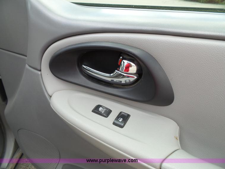 image for item J4827 2005 Chevrolet TrailBlazer LS SUV