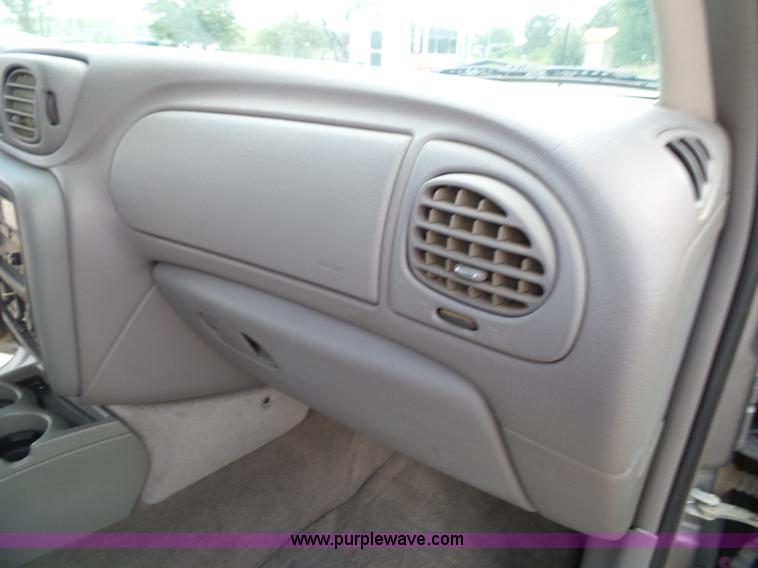 image for item J4827 2005 Chevrolet TrailBlazer LS SUV